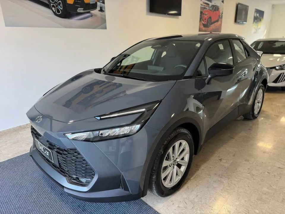 Toyota C-HR Full Hybrid FWD 140 Cv. Active 2026 — foto 2 di 17