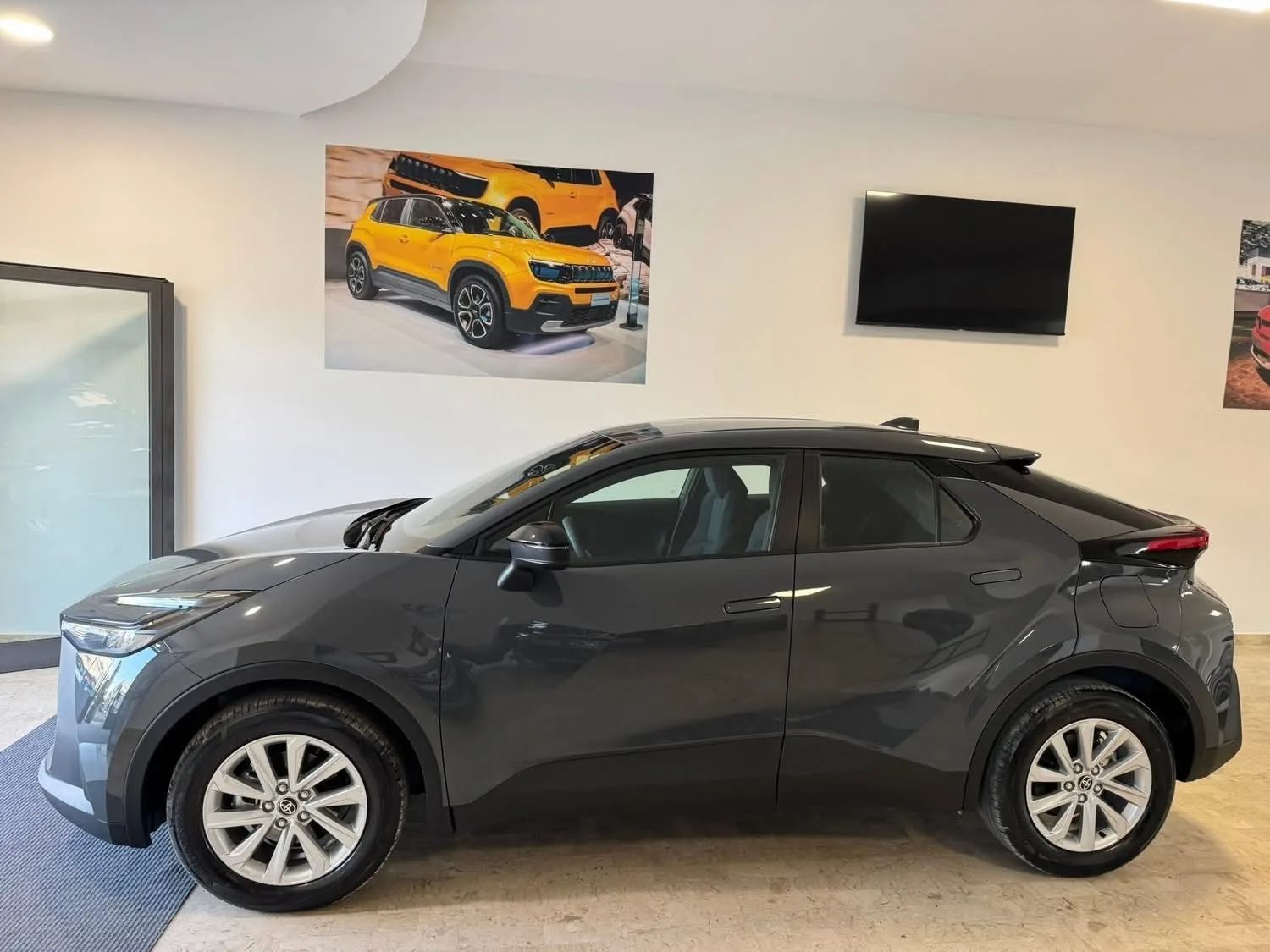 Toyota C-HR Full Hybrid FWD 140 Cv. Active 2026 — foto 4 di 17