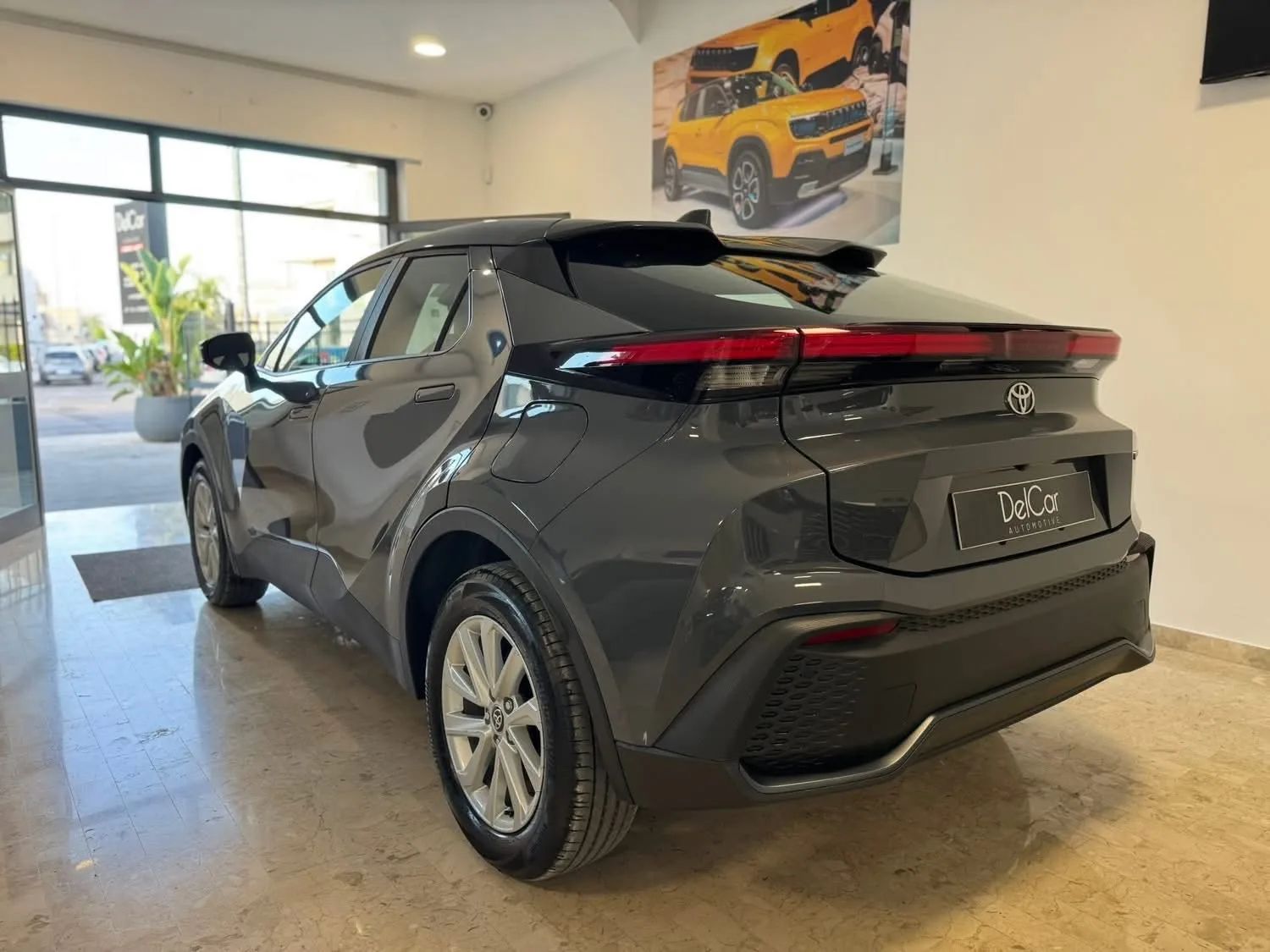 Toyota C-HR Full Hybrid FWD 140 Cv. Active 2026 — foto 3 di 17