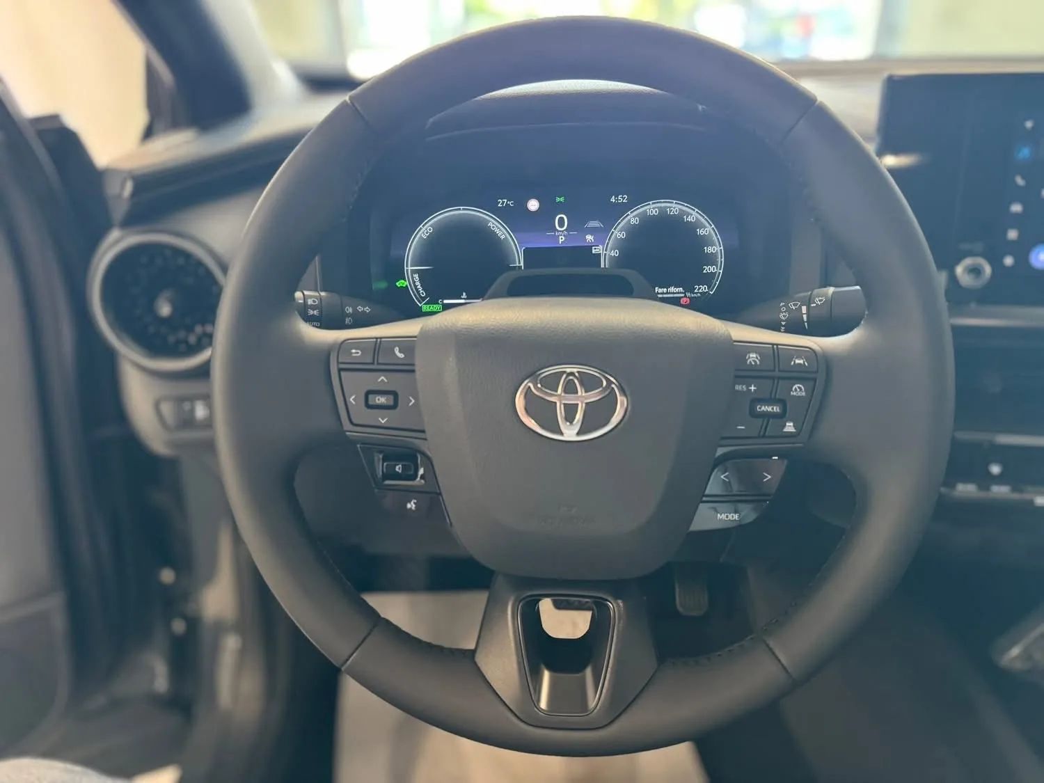 Toyota C-HR Full Hybrid FWD 140 Cv. Active 2026 — foto 8 di 17
